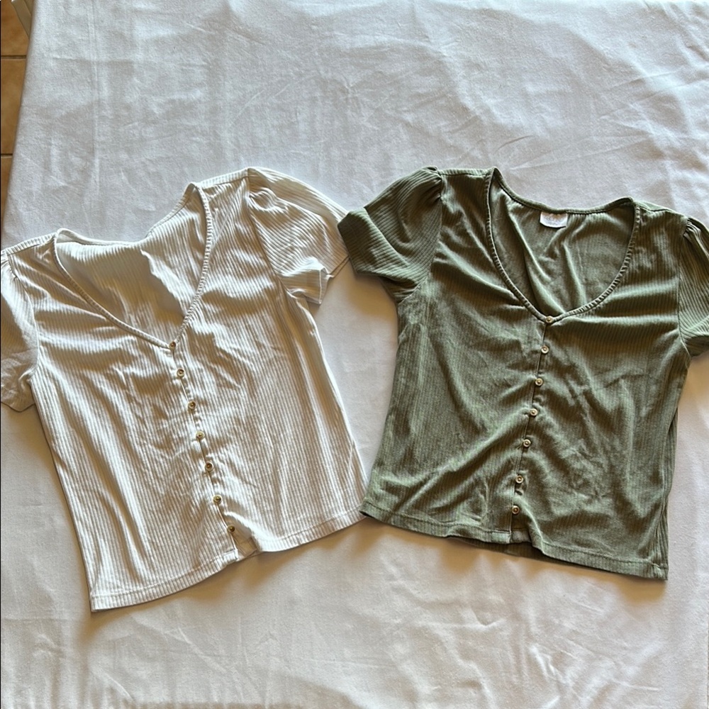 Set of 2 Women’s Ribbed Button-Up Tops w/ cap sleeves - White and Green